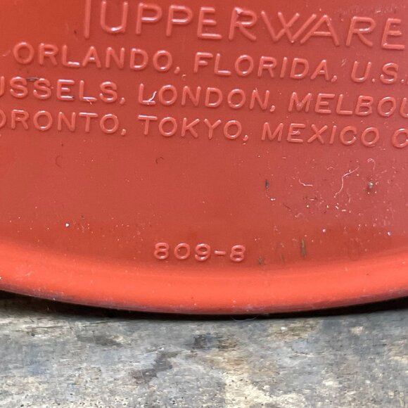 Vintage Tupperware Red Orange Storage Containers Starburst Lids Set Of 2 Nesting - Picture 8 of 13